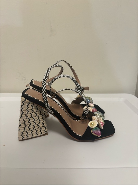 Betsey Johnson Shoes - Betsey Johnson Women’s Anckor Heeled Seashell Sandal size 7 1/2